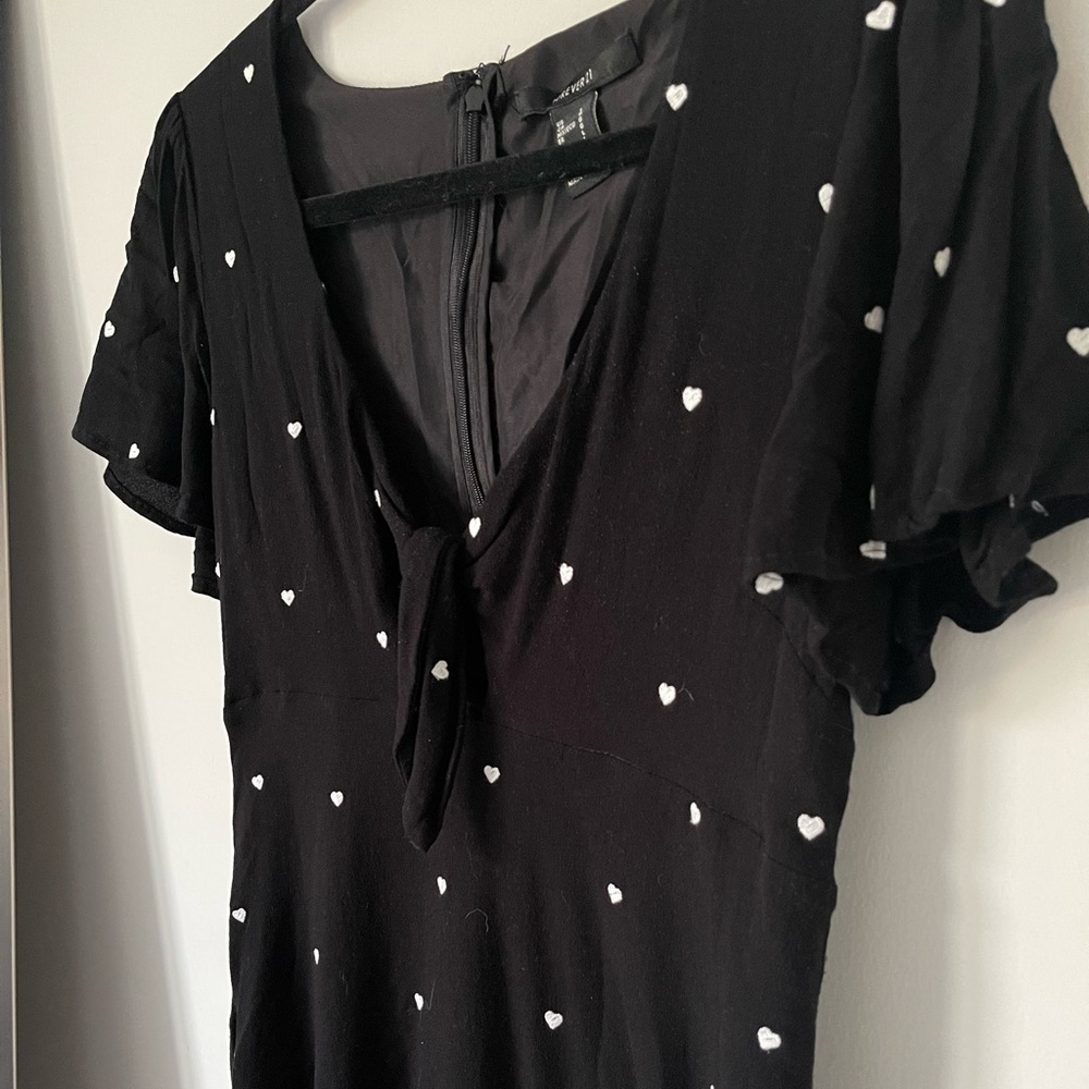 Forever 21 black dress with white hearts🖤🤍